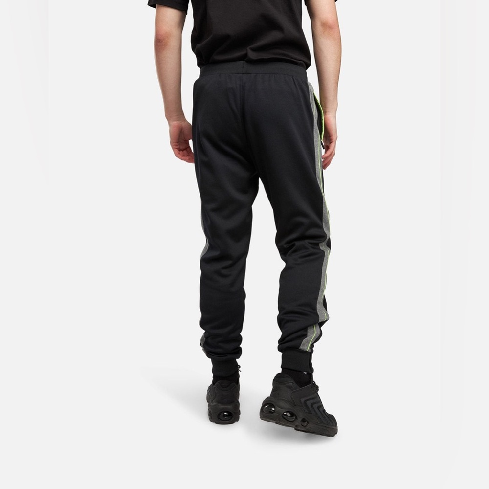 Sergio Tacchini Black and Gray Performance Set with Green Accents - Picture 11 of 12
